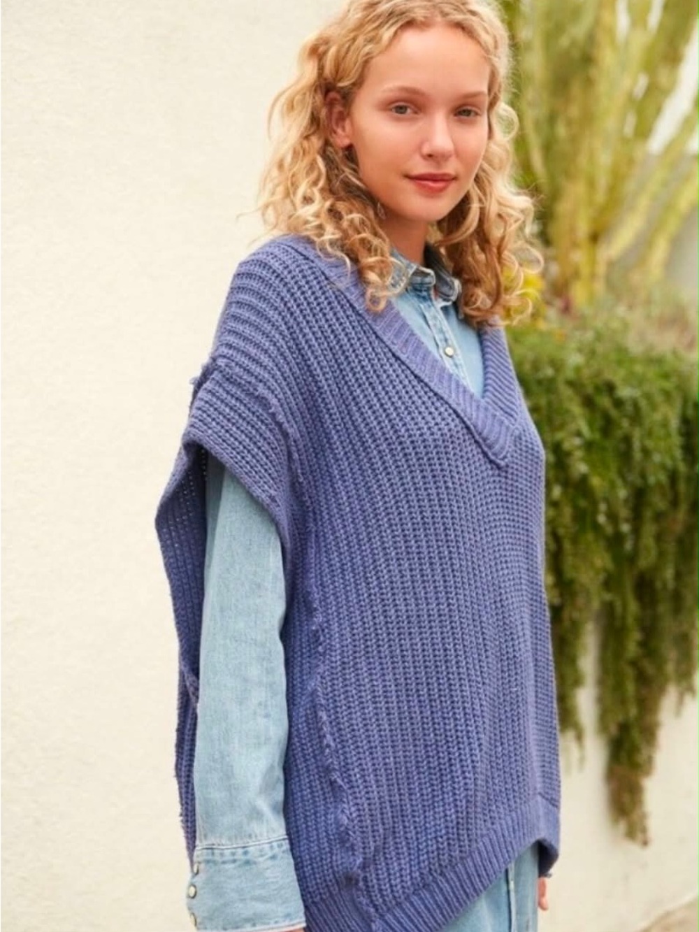 Free People Clyde vest / Navy Chunky V-Neck Sweater Vest